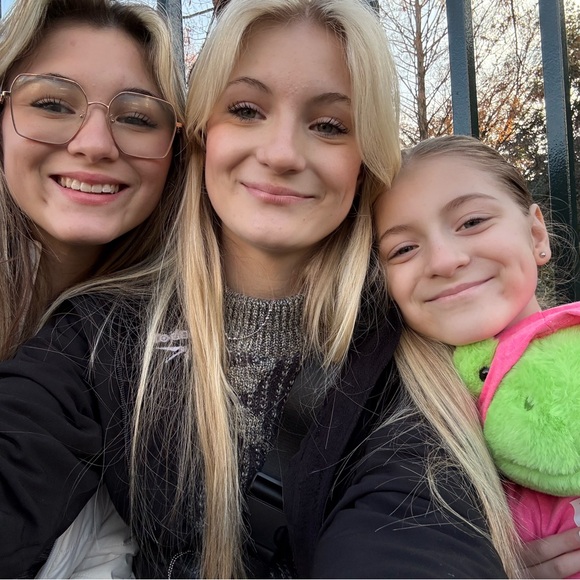 🩷CBARRAZA IS LIVE🩷 GRAPHICSSS - Picture 9 of 10